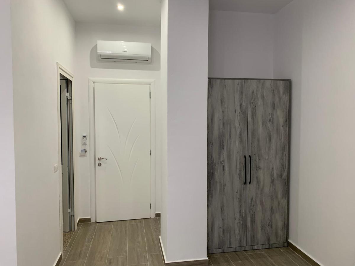 Hotel Restaurant Deso Shijak Exterior photo